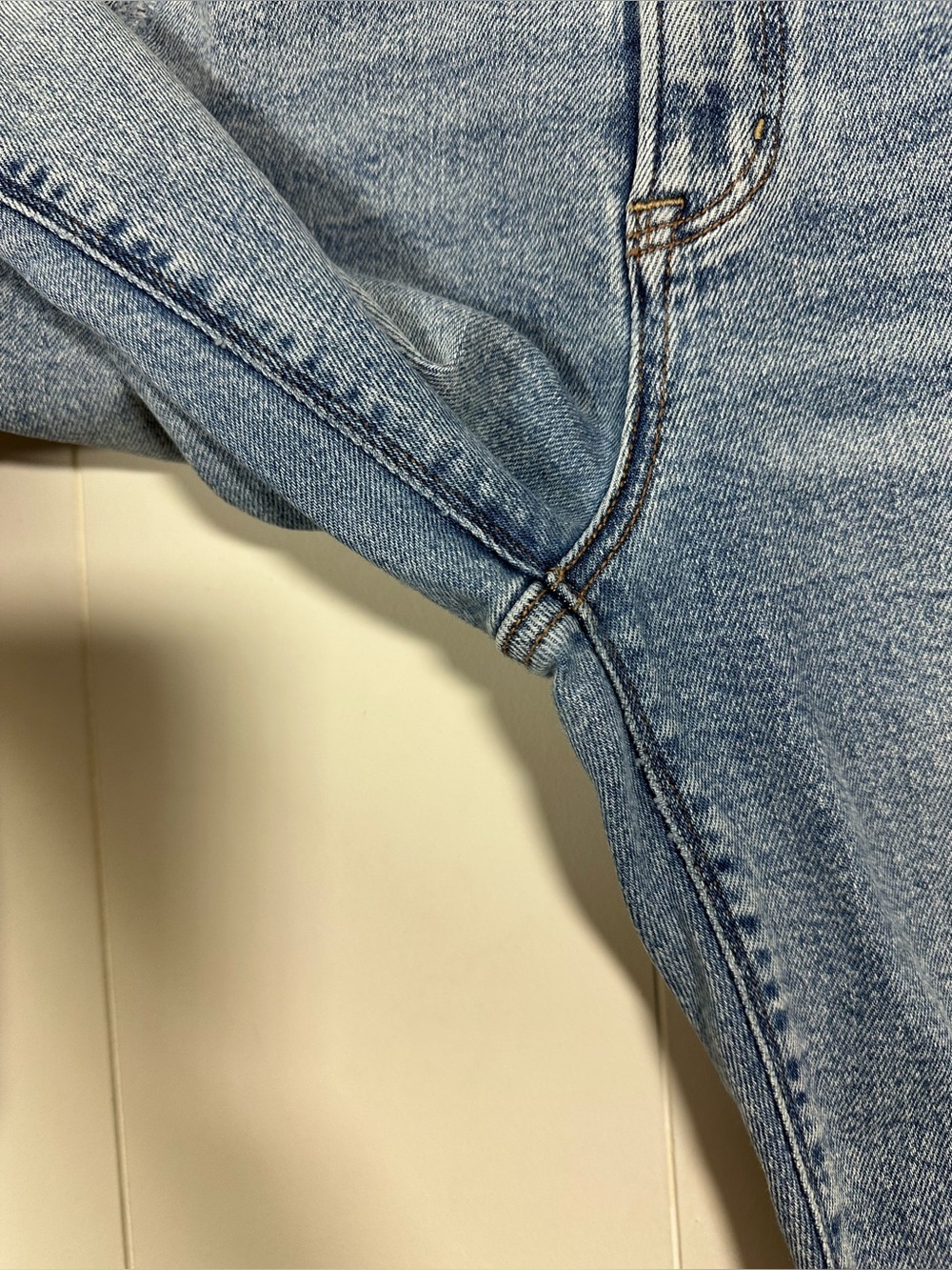 American Eagle Sz 2 Reg Distressed Stretch Mom Jeans Light Blue Denim Stretch - Picture 5 of 16